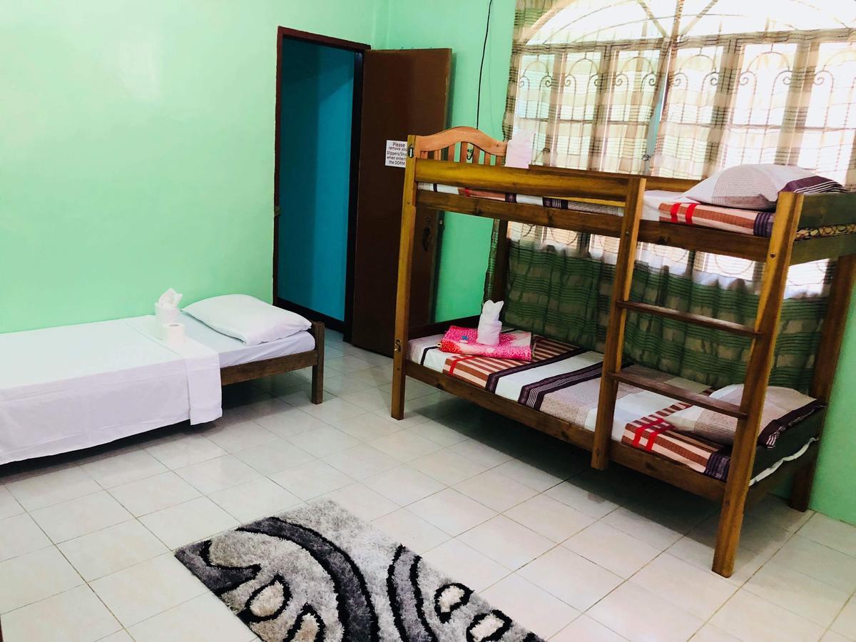 Colors Boutique Hostel Puerto Princesa Extérieur photo