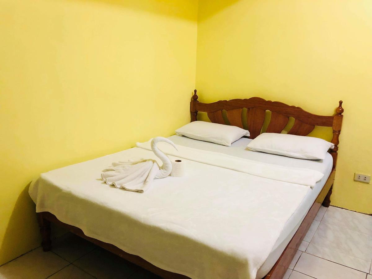 Colors Boutique Hostel Puerto Princesa Extérieur photo