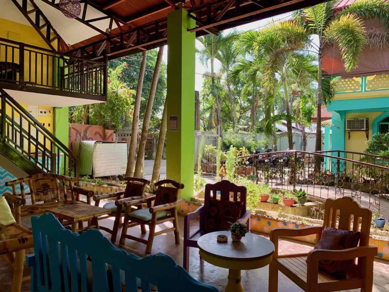 Colors Boutique Hostel Puerto Princesa Extérieur photo