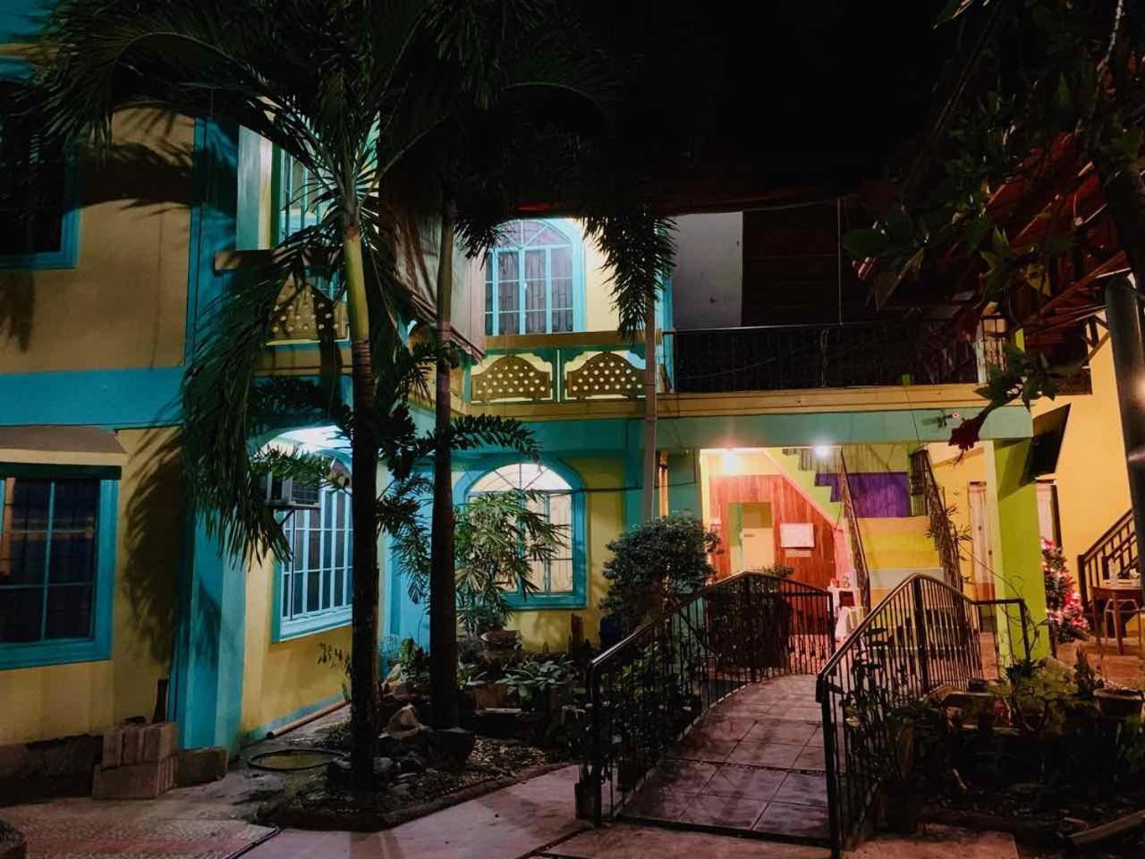 Colors Boutique Hostel Puerto Princesa Extérieur photo